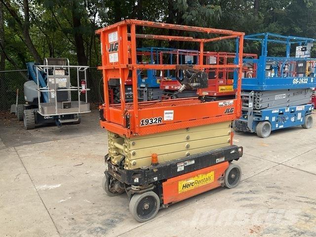 JLG 1932R رافعات مقصية الشكل