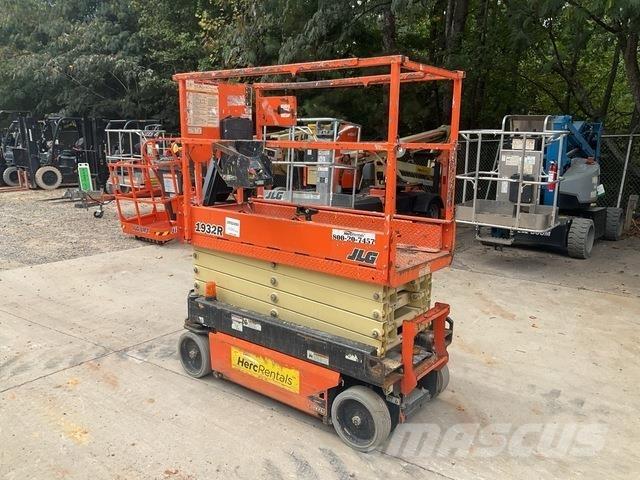 JLG 1932R رافعات مقصية الشكل