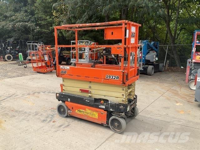 JLG 1932R رافعات مقصية الشكل