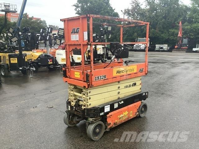 JLG 1932R رافعات مقصية الشكل
