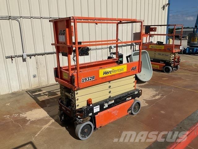 JLG 1932R رافعات مقصية الشكل