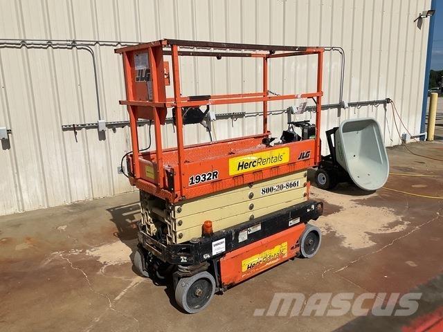 JLG 1932R رافعات مقصية الشكل