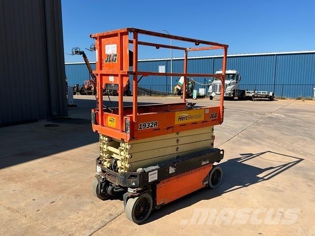 JLG 1932R رافعات مقصية الشكل