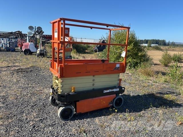JLG 1932R رافعات مقصية الشكل