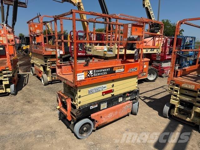 JLG 1932R رافعات مقصية الشكل