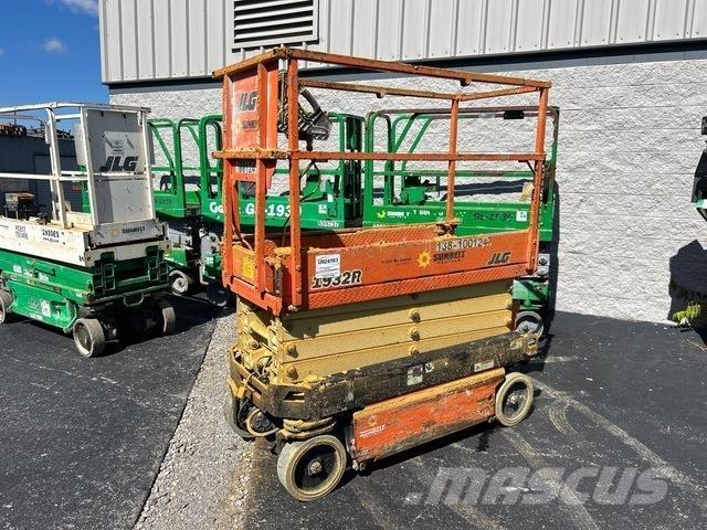JLG 1932R رافعات مقصية الشكل