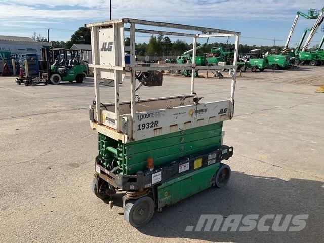 JLG 1932R رافعات مقصية الشكل