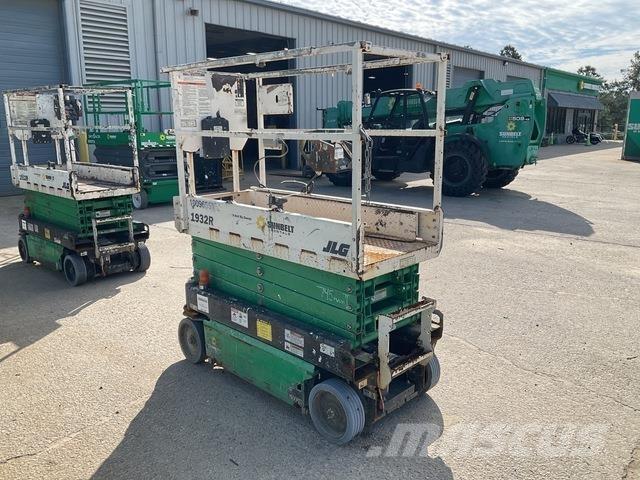JLG 1932R رافعات مقصية الشكل
