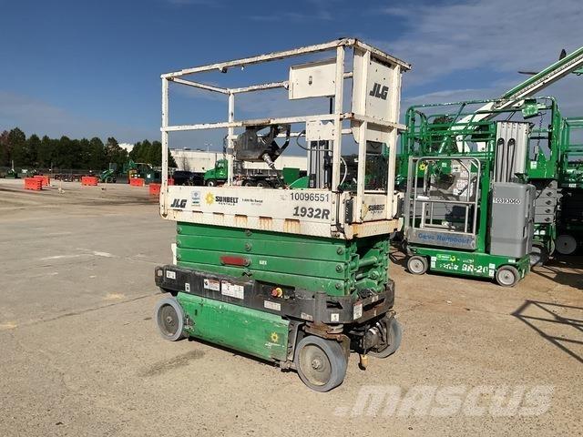 JLG 1932R رافعات مقصية الشكل