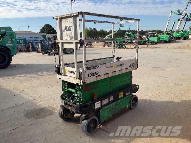 JLG 1932R رافعات مقصية الشكل