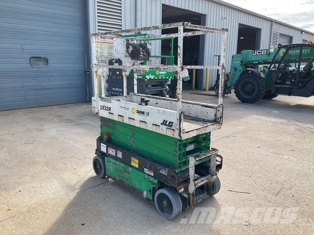 JLG 1932R رافعات مقصية الشكل
