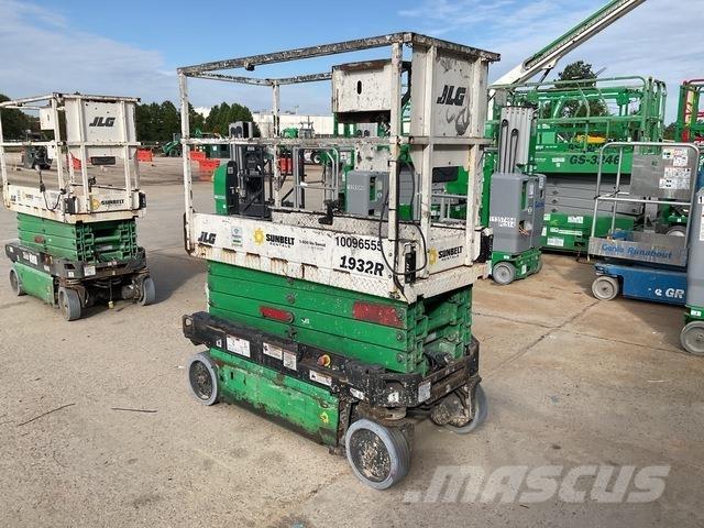 JLG 1932R رافعات مقصية الشكل