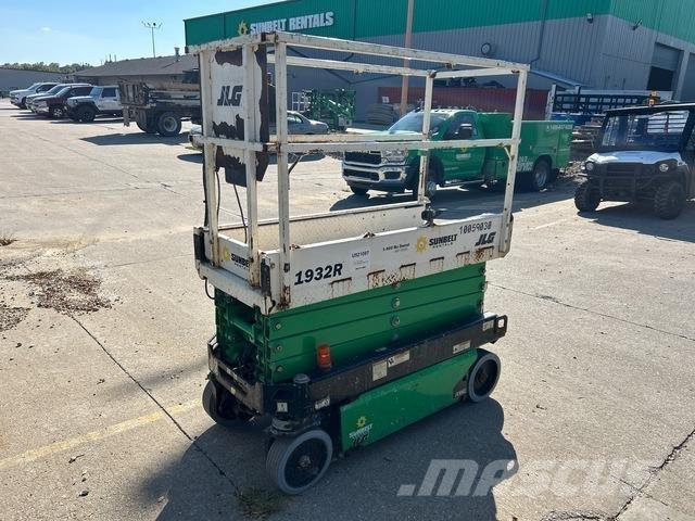 JLG 1932R رافعات مقصية الشكل