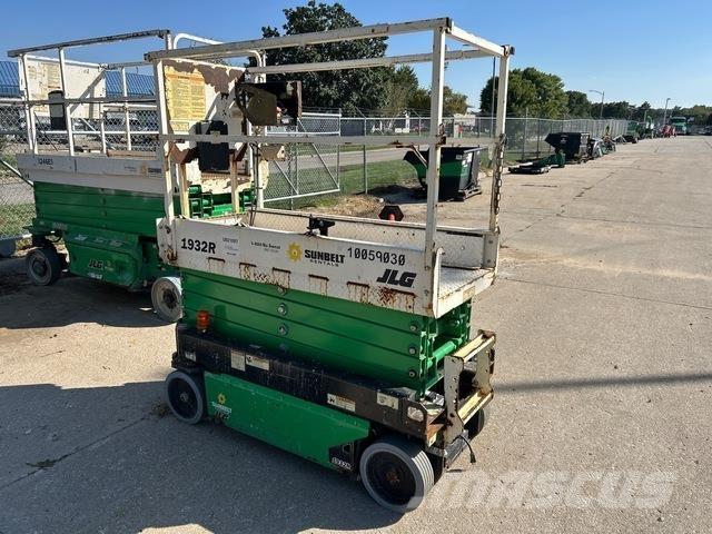 JLG 1932R رافعات مقصية الشكل