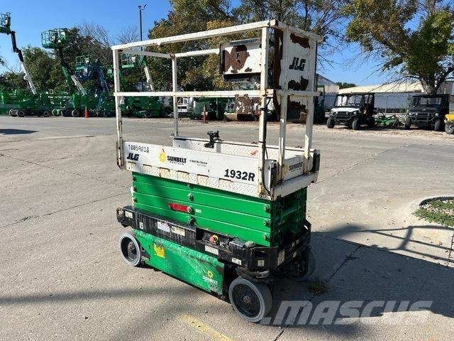 JLG 1932R رافعات مقصية الشكل