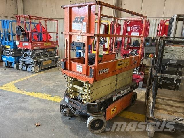 JLG 1932R رافعات مقصية الشكل