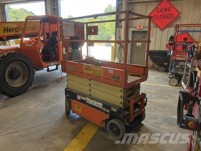 JLG 1932R رافعات مقصية الشكل