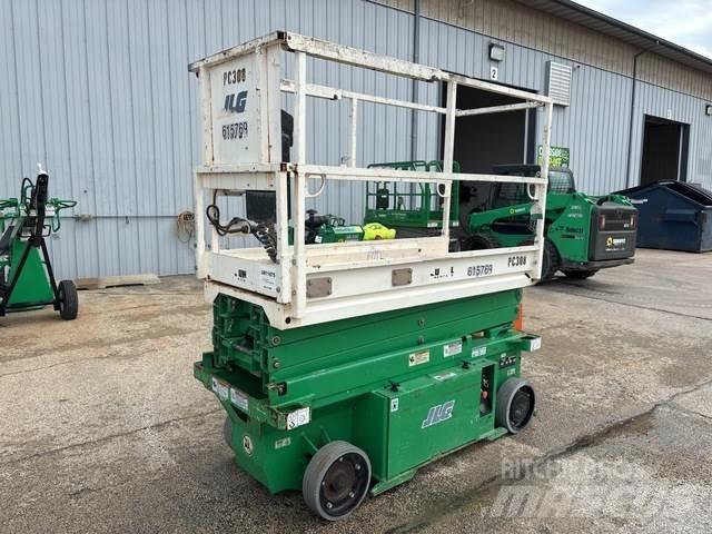 JLG 1932RS رافعات مقصية الشكل