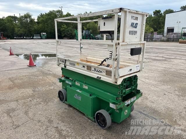 JLG 1932RS رافعات مقصية الشكل