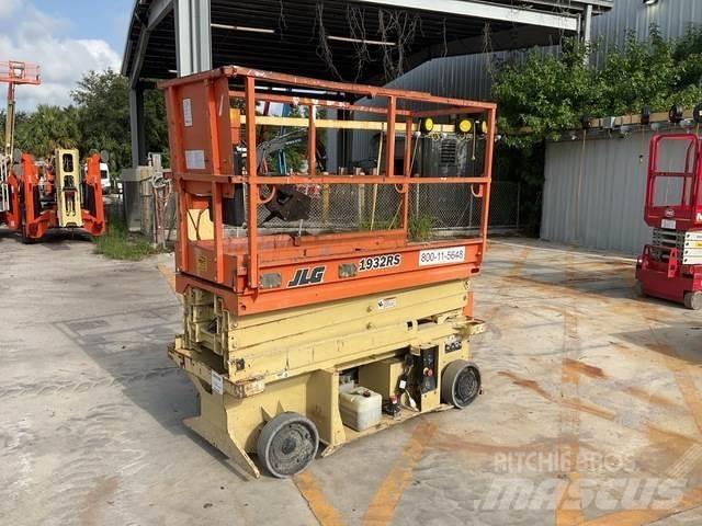 JLG 1932RS رافعات مقصية الشكل