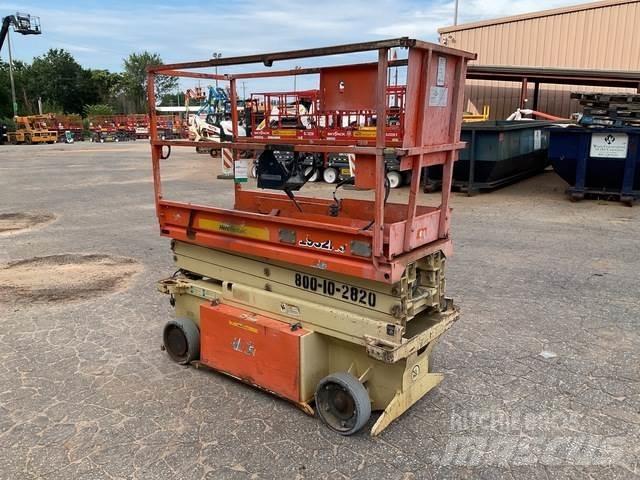 JLG 1932RS رافعات مقصية الشكل