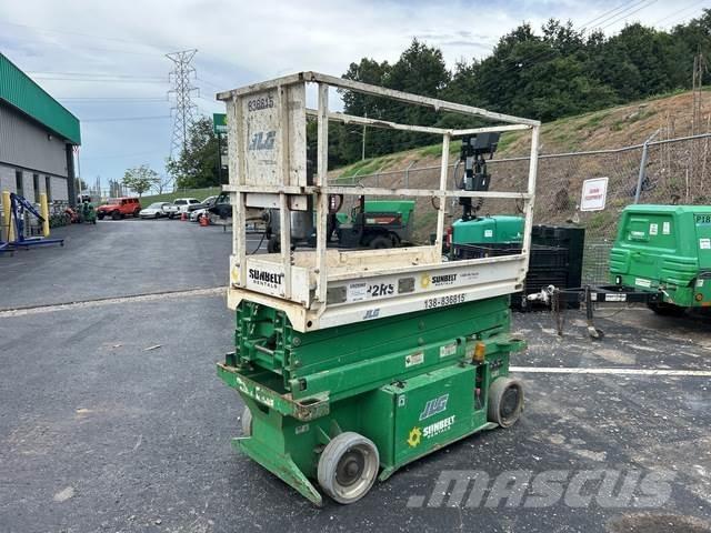 JLG 1932RS رافعات مقصية الشكل
