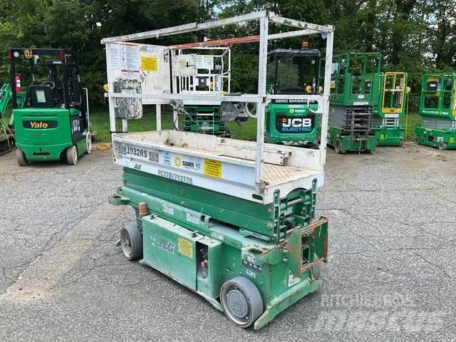 JLG 1932RS رافعات مقصية الشكل