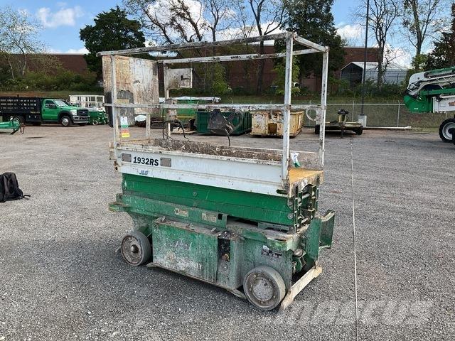 JLG 1932RS رافعات مقصية الشكل