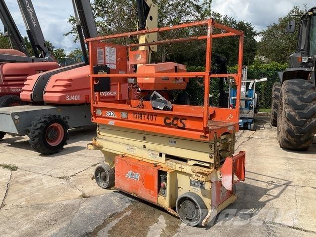 JLG 1932RS رافعات مقصية الشكل