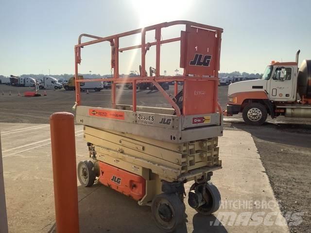 JLG 2030ES رافعات مقصية الشكل