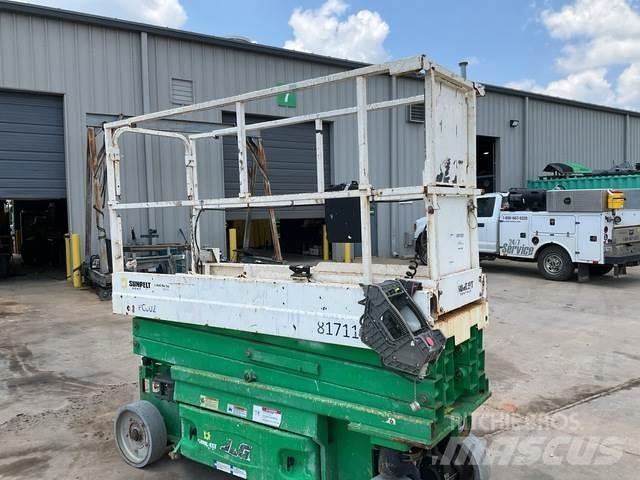 JLG 2032ES رافعات مقصية الشكل