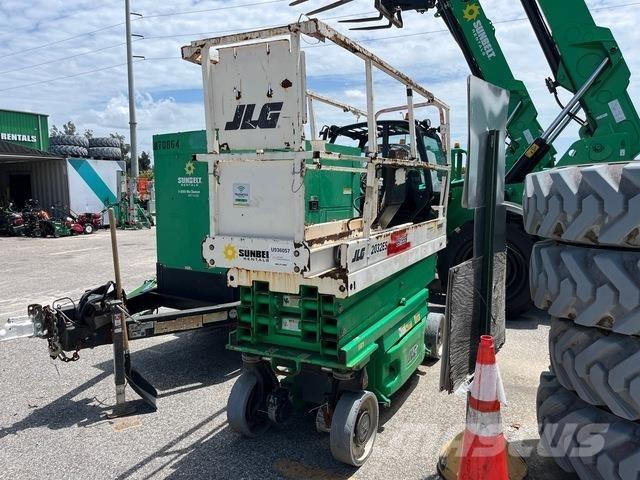 JLG 2032ES رافعات مقصية الشكل