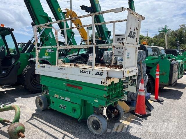JLG 2032ES رافعات مقصية الشكل