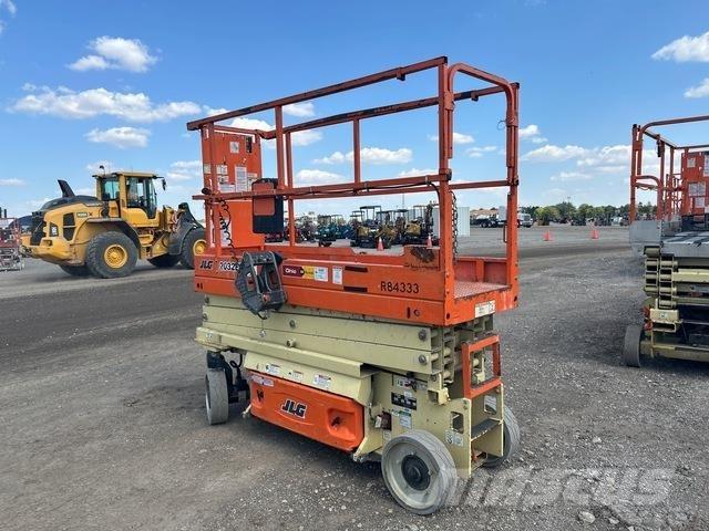 JLG 2032ES رافعات مقصية الشكل