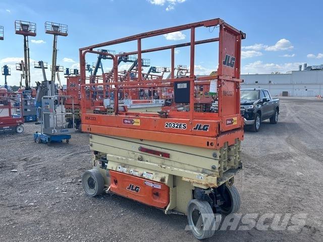 JLG 2032ES رافعات مقصية الشكل