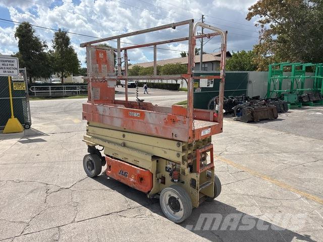 JLG 2032ES رافعات مقصية الشكل