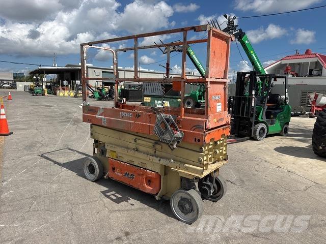 JLG 2032ES رافعات مقصية الشكل