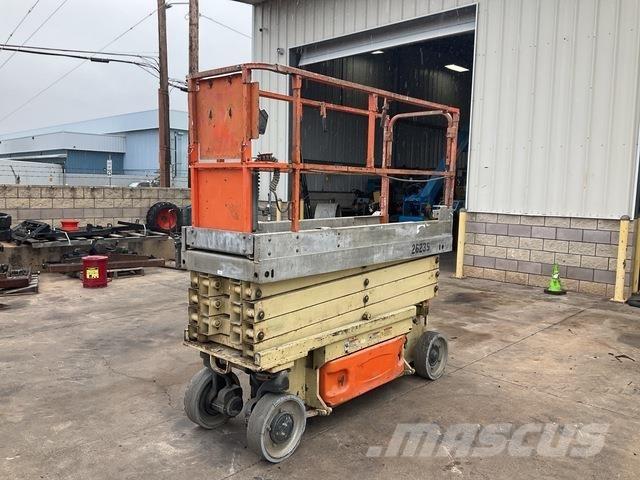 JLG 2630 ES رافعات مقصية الشكل