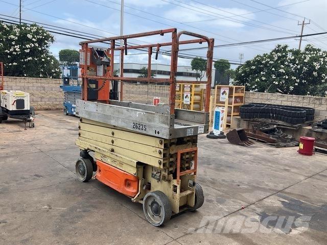 JLG 2630 ES رافعات مقصية الشكل
