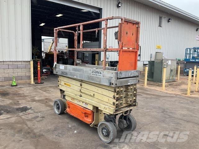 JLG 2630 ES رافعات مقصية الشكل