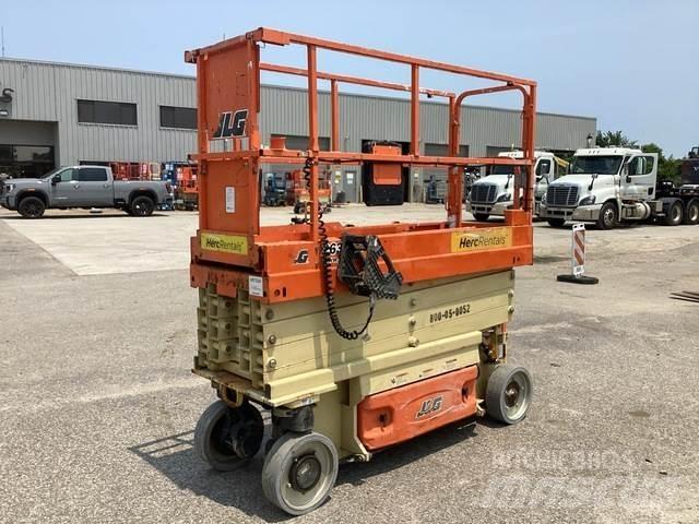 JLG 2630ES رافعات مقصية الشكل
