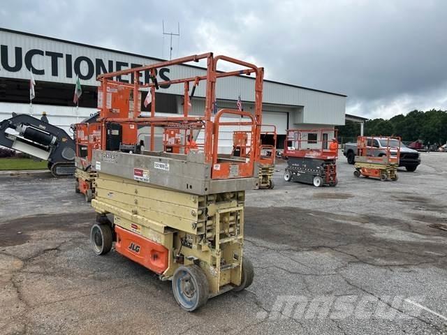 JLG 2630ES رافعات مقصية الشكل