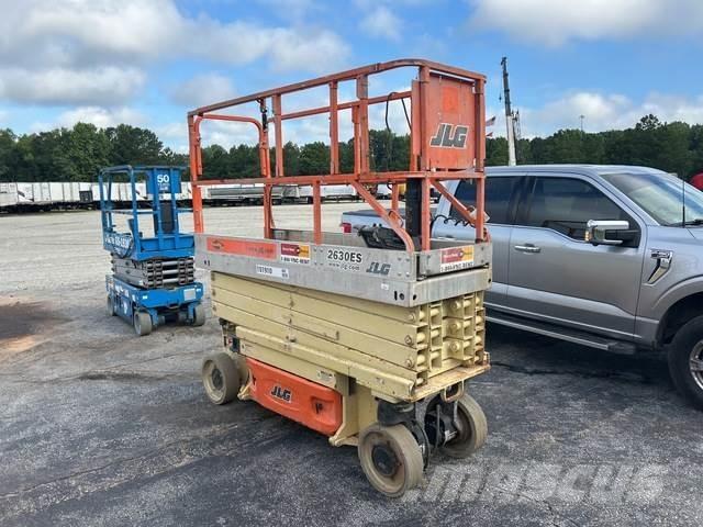 JLG 2630ES رافعات مقصية الشكل