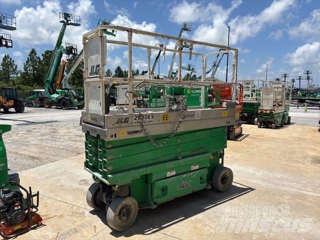 JLG 2630ES رافعات مقصية الشكل