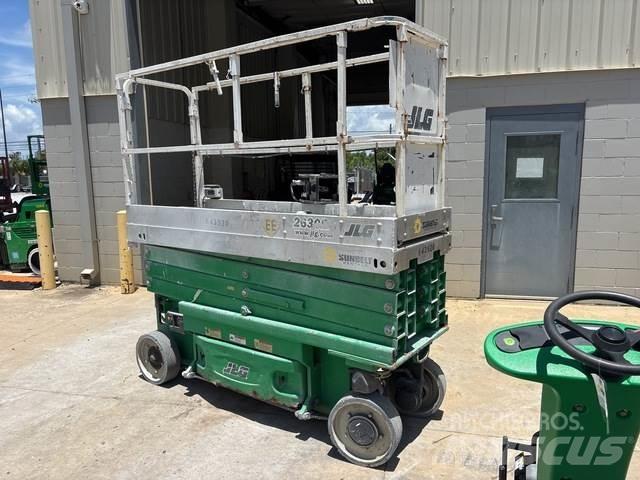 JLG 2630ES رافعات مقصية الشكل