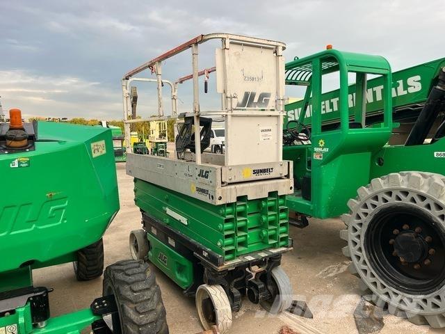 JLG 2630ES رافعات مقصية الشكل