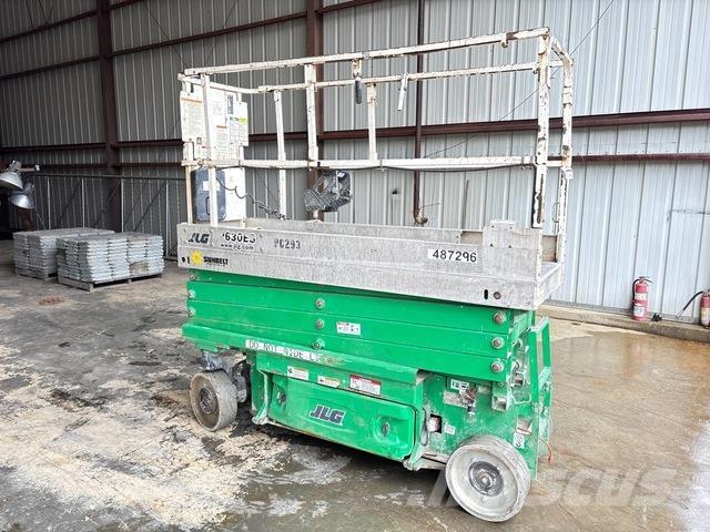 JLG 2630ES رافعات مقصية الشكل