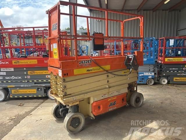JLG 2632 ES رافعات مقصية الشكل