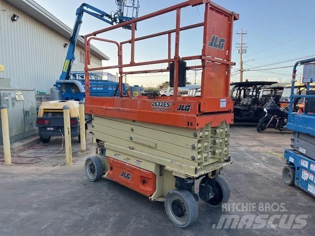 JLG 2632ES رافعات مقصية الشكل