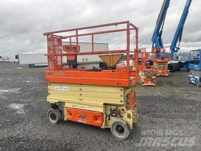 JLG 2632ES رافعات مقصية الشكل